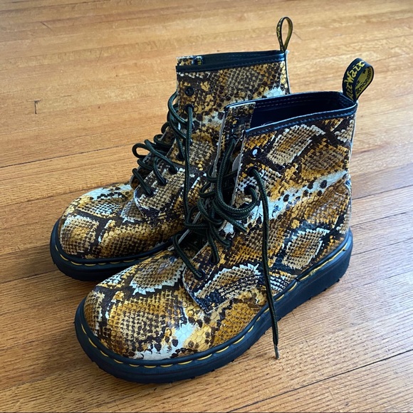 RARE Vintage Dr. Martens Snake Print Boots - Picture 3 of 13
